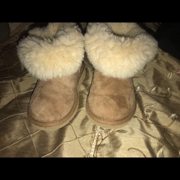 boots girlsTwo fleece robes 1 minion and 1 MLP.
